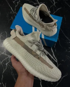 _-yeezy-_Elegância-Impecável-Descubra-a-perfeição-do-design-nos-Adidas-Yeezy_-um-modelo-impor-_1_